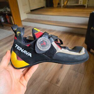 Tenaya Iati Climbing Shoe size 42 (US 9 Mens)
